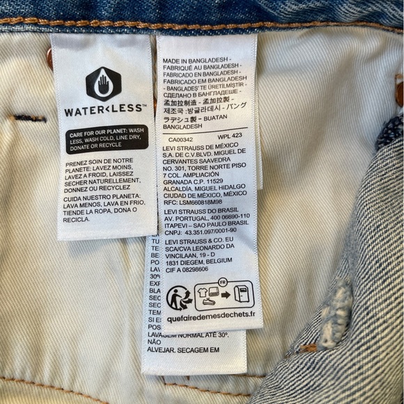 LEVI’s 412 SLIM FIT 9" Men’s Distressed Denim Shorts - Picture 10 of 12